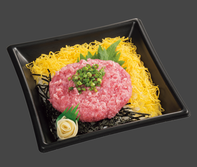 ねぎとろ丼のランチセットです。セットはそば、うどん、サラダからお選び頂けます。宅配のほか、テイクアウトでもご利用頂けます